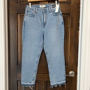 NWT Abercrombie Curve Love Jean - 29 short